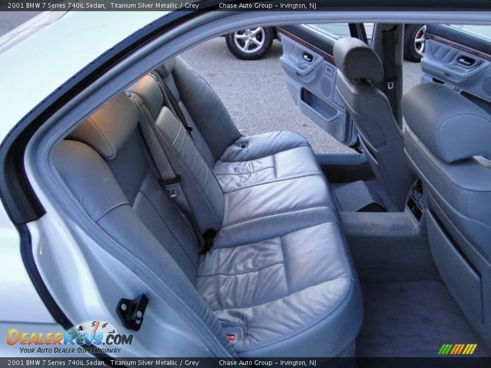 2001 BMW 7 Series 740iL Sedan Titanium Silver Metallic / Grey Photo #25