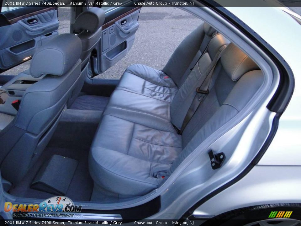 2001 BMW 7 Series 740iL Sedan Titanium Silver Metallic / Grey Photo #26