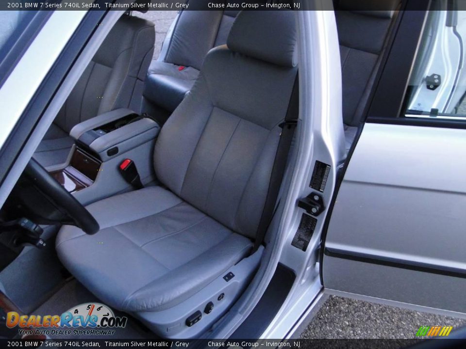 2001 BMW 7 Series 740iL Sedan Titanium Silver Metallic / Grey Photo #27