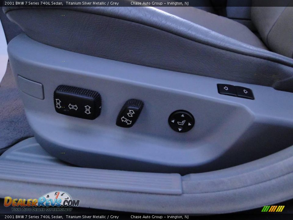 2001 BMW 7 Series 740iL Sedan Titanium Silver Metallic / Grey Photo #28
