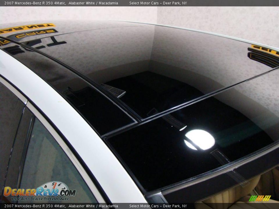 2007 Mercedes-Benz R 350 4Matic Alabaster White / Macadamia Photo #6