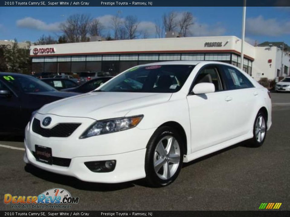 2010 Toyota Camry SE Super White / Ash Gray Photo #1