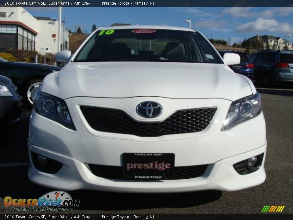 2010 Toyota Camry SE Super White / Ash Gray Photo #2