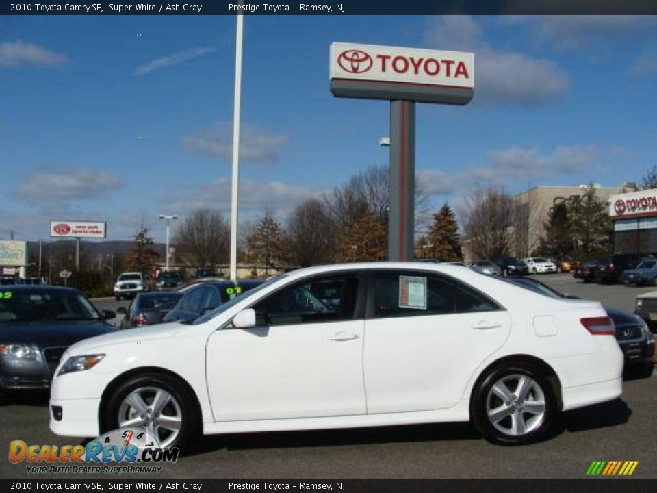 2010 Toyota Camry SE Super White / Ash Gray Photo #3