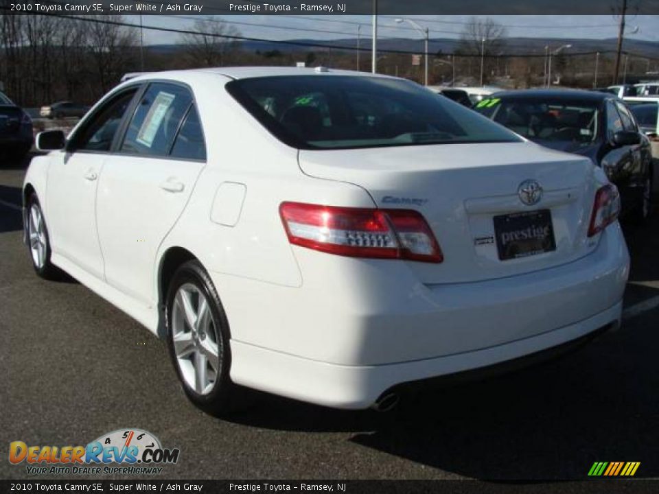 2010 Toyota Camry SE Super White / Ash Gray Photo #4