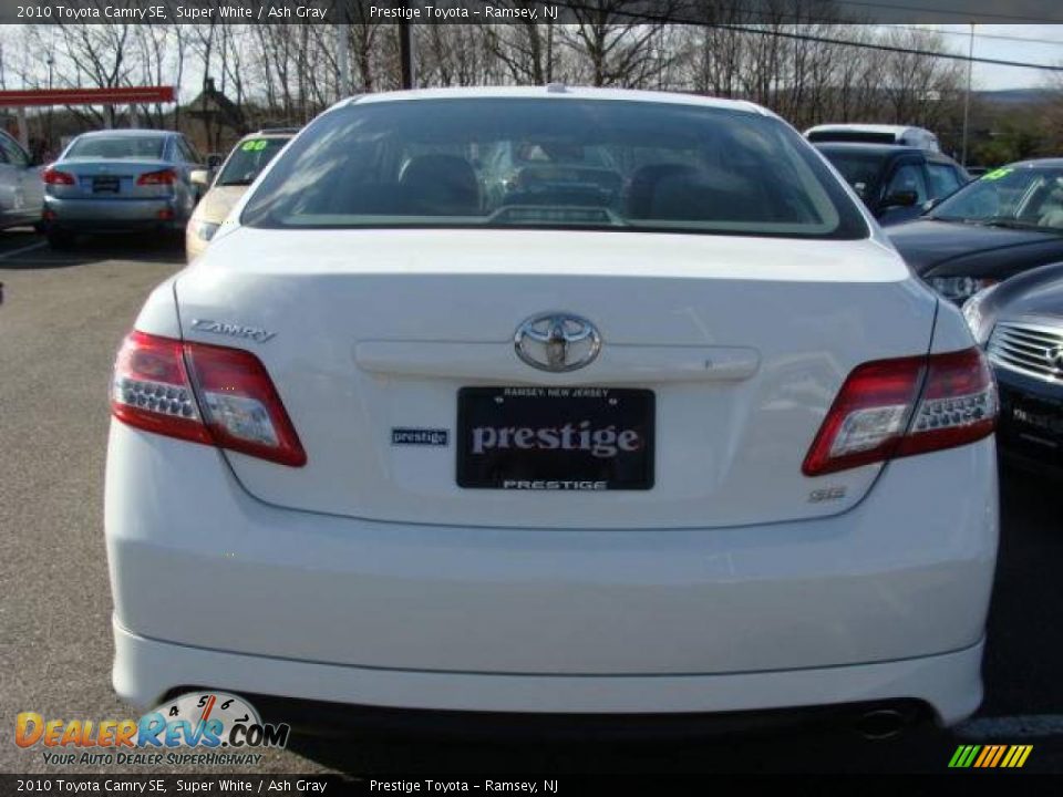 2010 Toyota Camry SE Super White / Ash Gray Photo #5