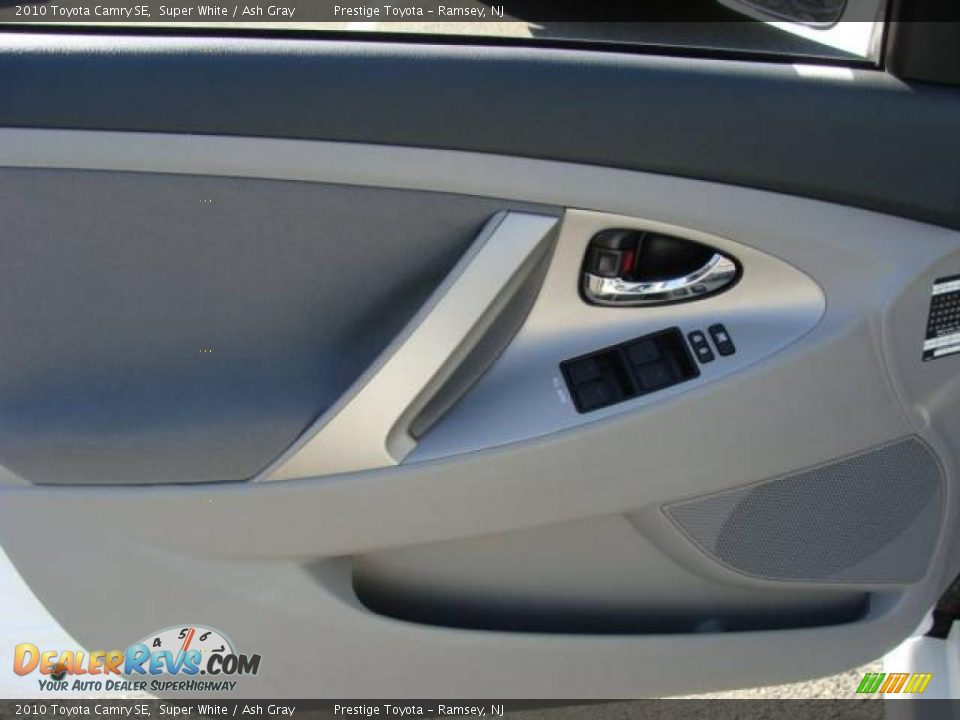 2010 Toyota Camry SE Super White / Ash Gray Photo #6