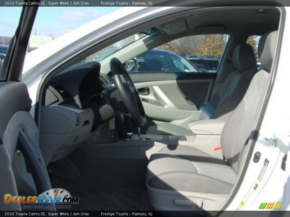 2010 Toyota Camry SE Super White / Ash Gray Photo #7