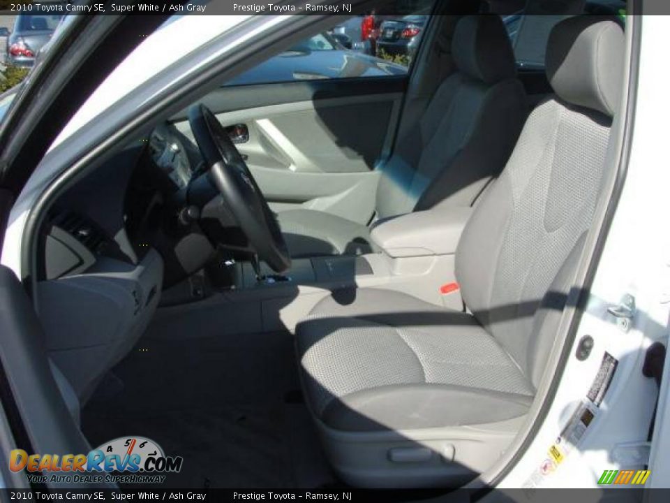 2010 Toyota Camry SE Super White / Ash Gray Photo #8