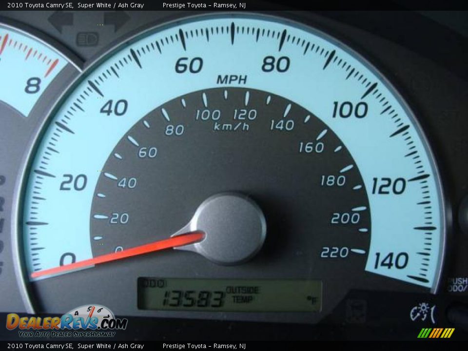 2010 Toyota Camry SE Super White / Ash Gray Photo #10