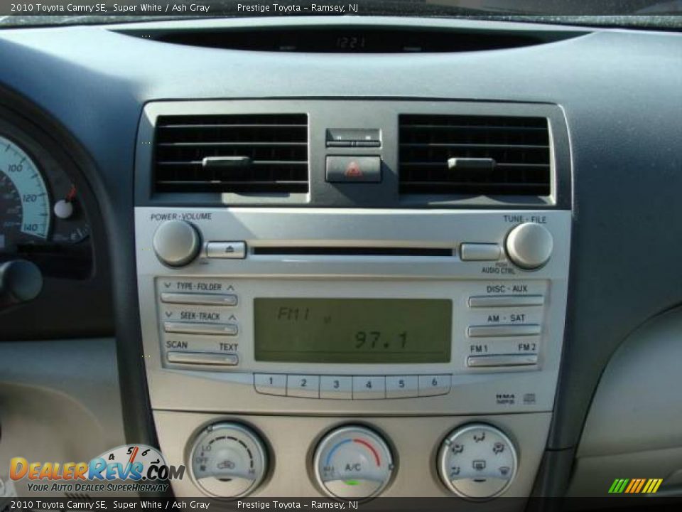 2010 Toyota Camry SE Super White / Ash Gray Photo #11
