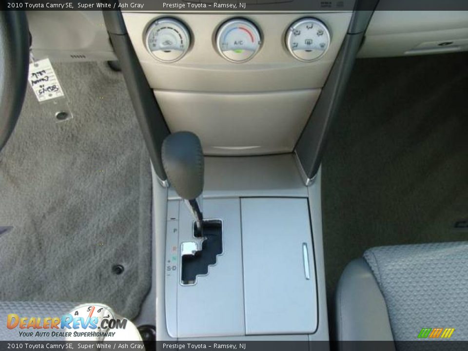 2010 Toyota Camry SE Super White / Ash Gray Photo #12