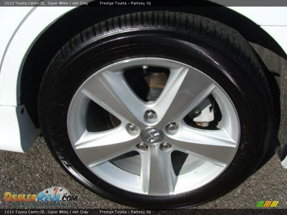 2010 Toyota Camry SE Super White / Ash Gray Photo #14