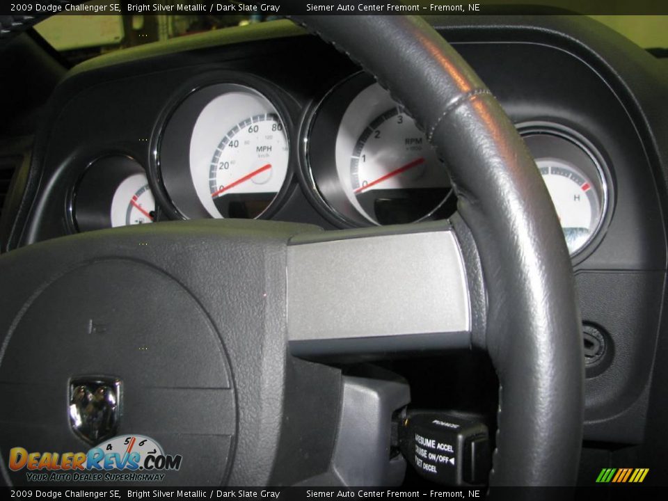 2009 Dodge Challenger SE Bright Silver Metallic / Dark Slate Gray Photo #2