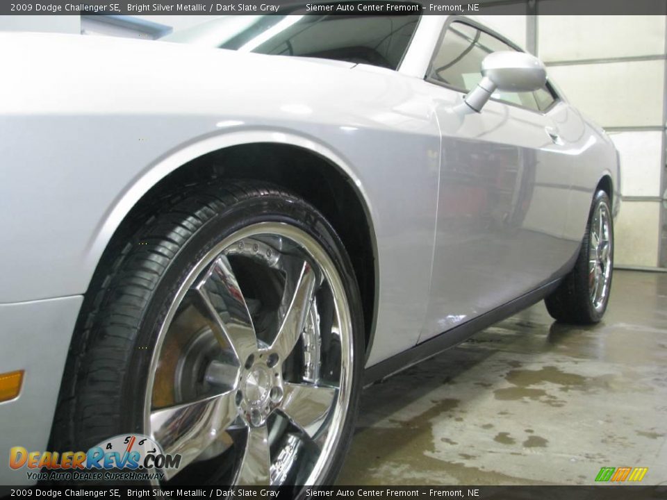 2009 Dodge Challenger SE Bright Silver Metallic / Dark Slate Gray Photo #3