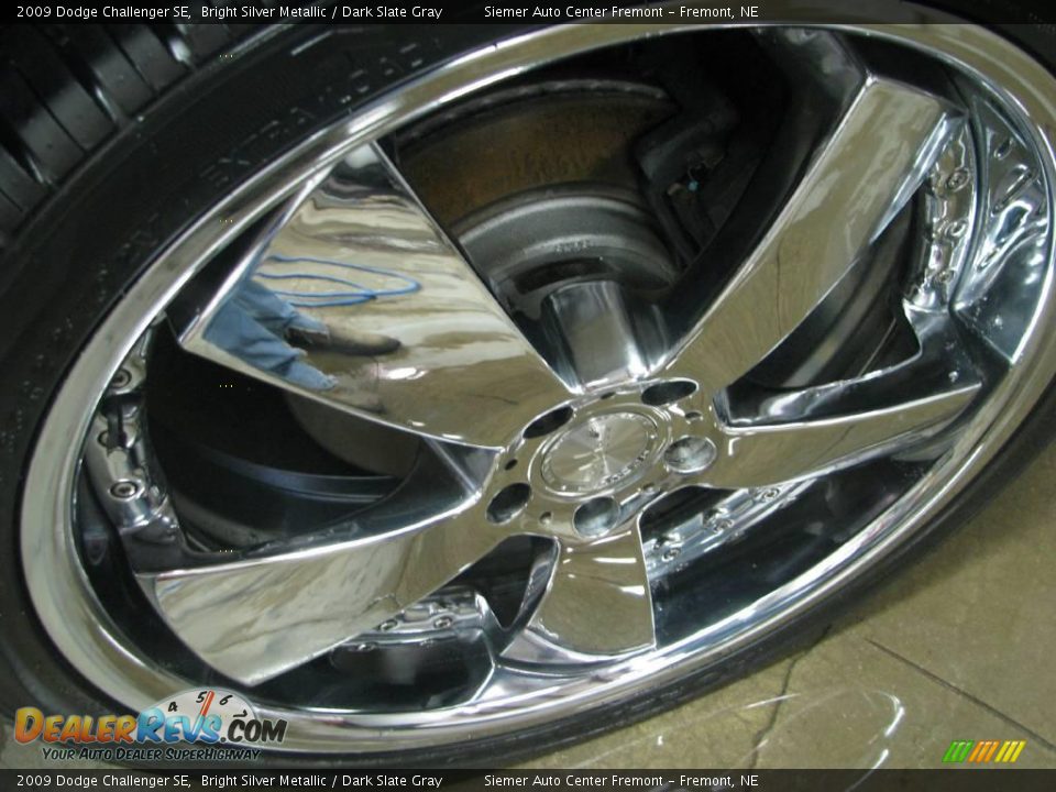 2009 Dodge Challenger SE Bright Silver Metallic / Dark Slate Gray Photo #11