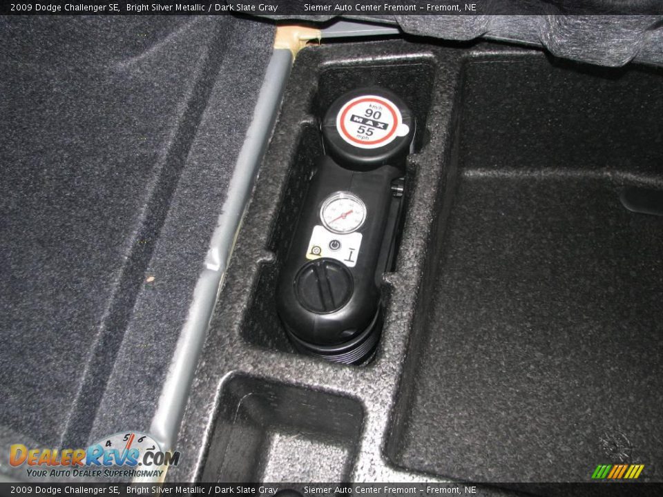 2009 Dodge Challenger SE Bright Silver Metallic / Dark Slate Gray Photo #19
