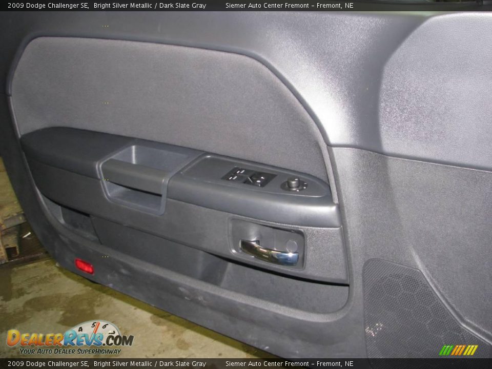 2009 Dodge Challenger SE Bright Silver Metallic / Dark Slate Gray Photo #25