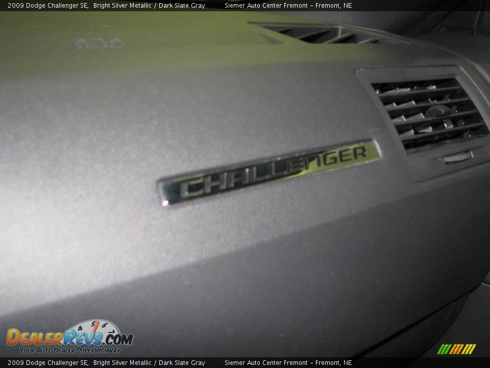 2009 Dodge Challenger SE Bright Silver Metallic / Dark Slate Gray Photo #31