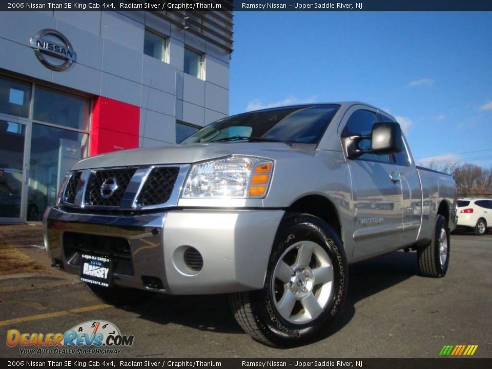 2006 Nissan Titan SE King Cab 4x4 Radiant Silver / Graphite/Titanium Photo #1
