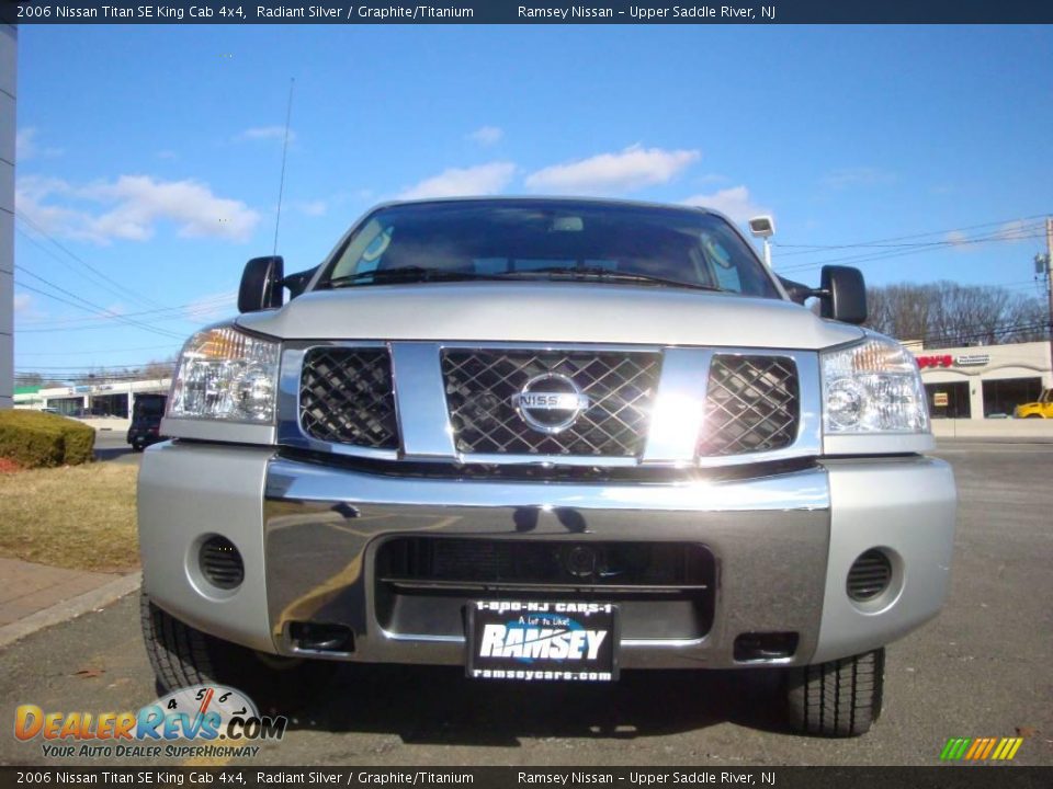 2006 Nissan Titan SE King Cab 4x4 Radiant Silver / Graphite/Titanium Photo #2
