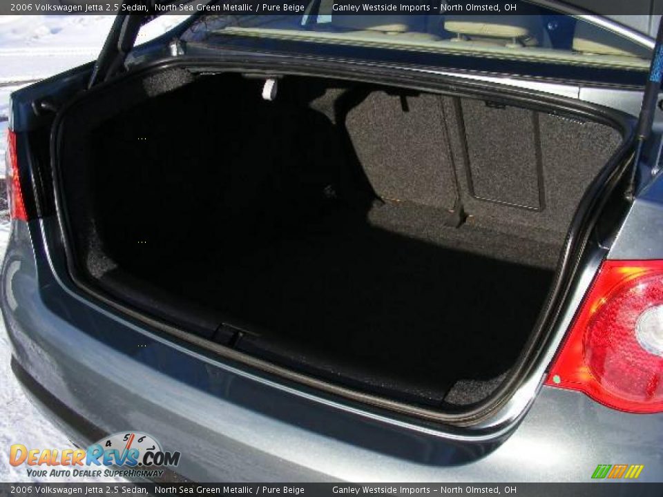 2006 Volkswagen Jetta 2.5 Sedan North Sea Green Metallic / Pure Beige Photo #21