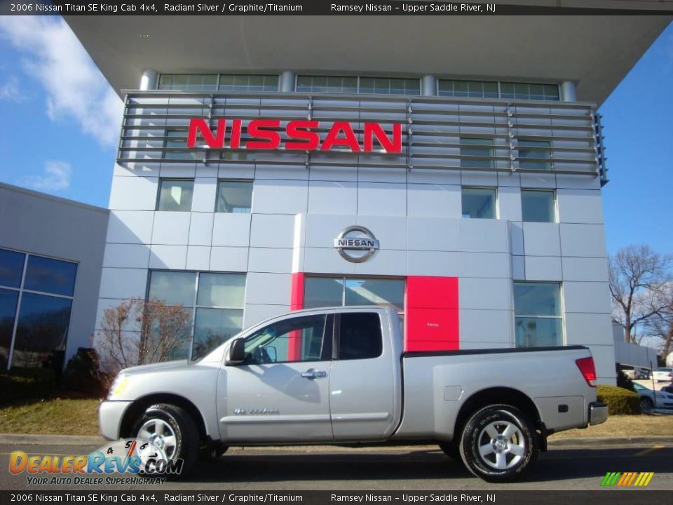 2006 Nissan Titan SE King Cab 4x4 Radiant Silver / Graphite/Titanium Photo #5
