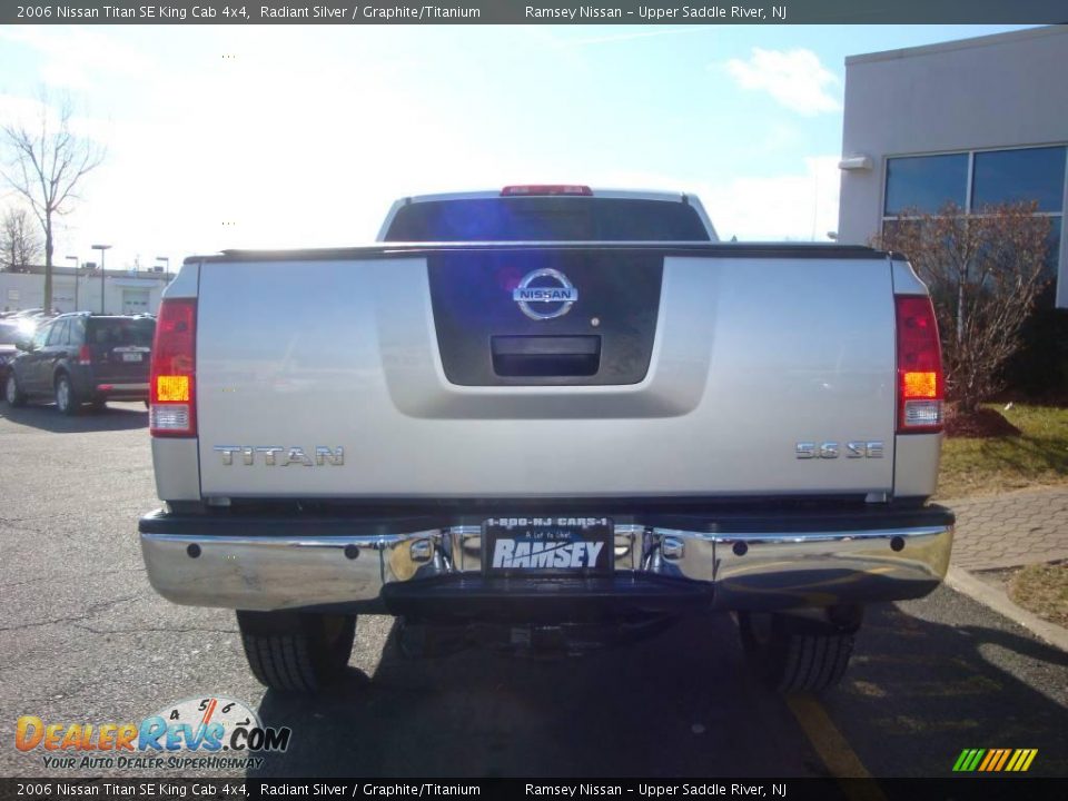 2006 Nissan Titan SE King Cab 4x4 Radiant Silver / Graphite/Titanium Photo #7