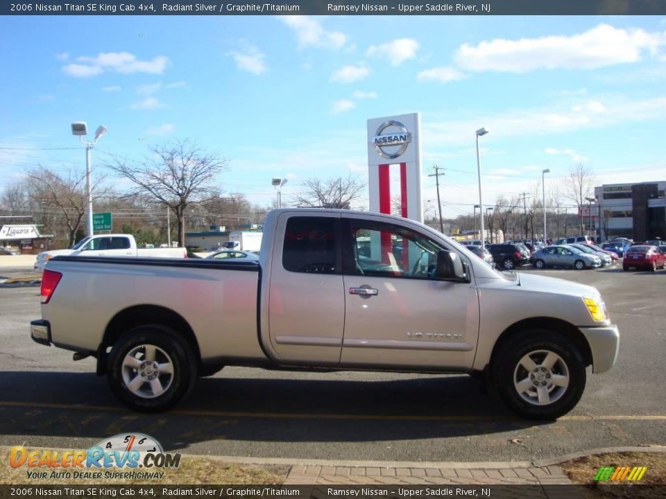 2006 Nissan Titan SE King Cab 4x4 Radiant Silver / Graphite/Titanium Photo #10
