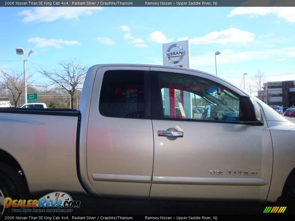 2006 Nissan Titan SE King Cab 4x4 Radiant Silver / Graphite/Titanium Photo #20