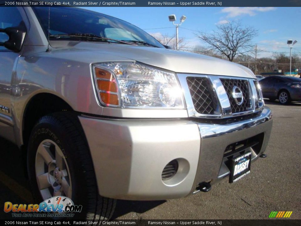 2006 Nissan Titan SE King Cab 4x4 Radiant Silver / Graphite/Titanium Photo #21
