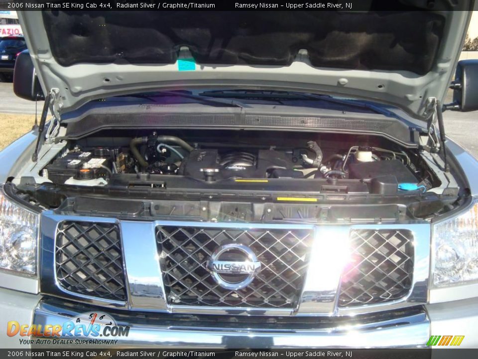 2006 Nissan Titan SE King Cab 4x4 Radiant Silver / Graphite/Titanium Photo #26