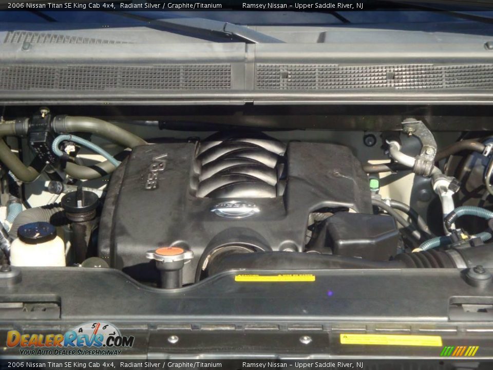 2006 Nissan Titan SE King Cab 4x4 Radiant Silver / Graphite/Titanium Photo #27