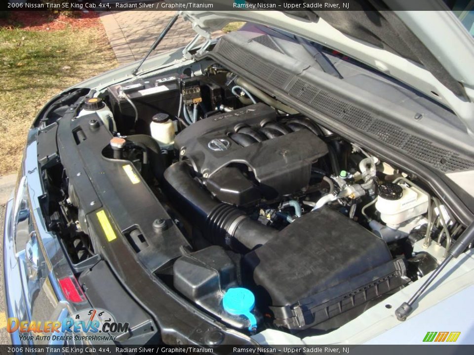 2006 Nissan Titan SE King Cab 4x4 Radiant Silver / Graphite/Titanium Photo #28