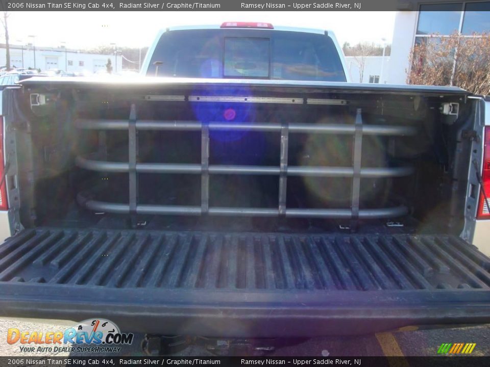 2006 Nissan Titan SE King Cab 4x4 Radiant Silver / Graphite/Titanium Photo #29