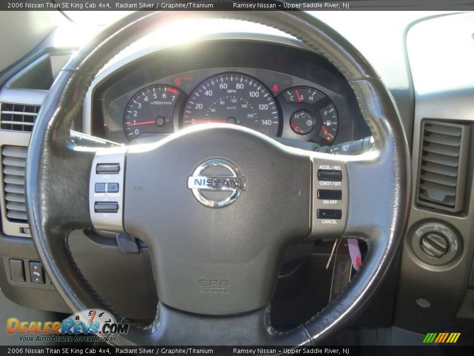 2006 Nissan Titan SE King Cab 4x4 Radiant Silver / Graphite/Titanium Photo #33