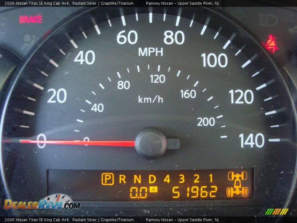 2006 Nissan Titan SE King Cab 4x4 Radiant Silver / Graphite/Titanium Photo #35