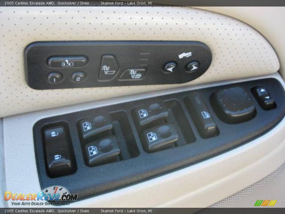 2005 Cadillac Escalade AWD Quicksilver / Shale Photo #30