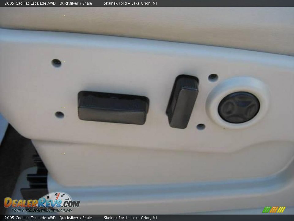 2005 Cadillac Escalade AWD Quicksilver / Shale Photo #32