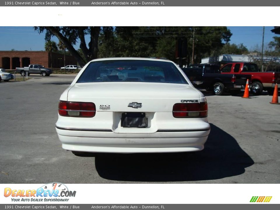 1991 Chevrolet Caprice Sedan White / Blue Photo #4