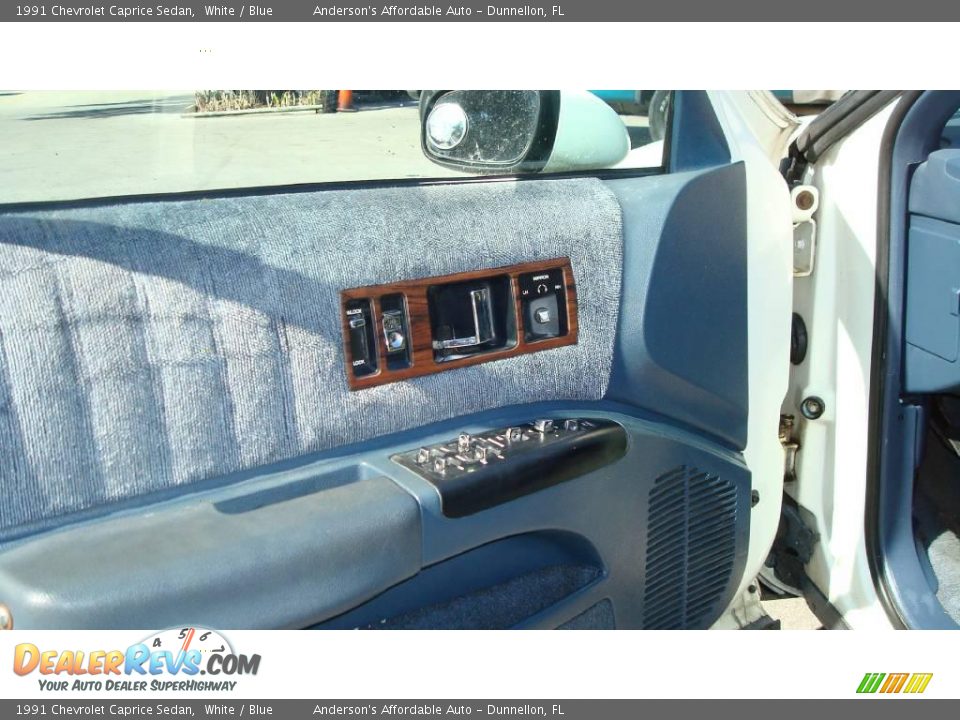 1991 Chevrolet Caprice Sedan White / Blue Photo #10