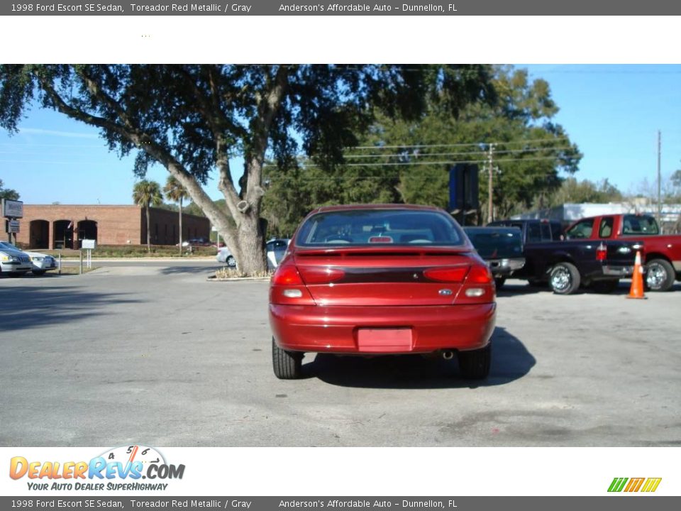 1998 Ford Escort SE Sedan Toreador Red Metallic / Gray Photo #4