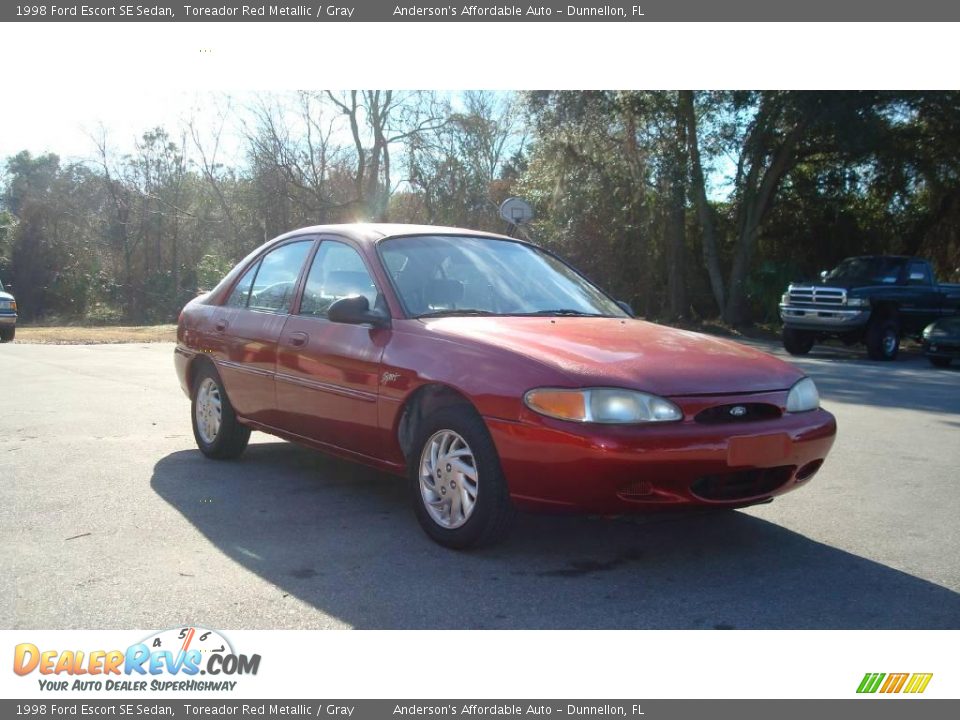 1998 Ford Escort SE Sedan Toreador Red Metallic / Gray Photo #7