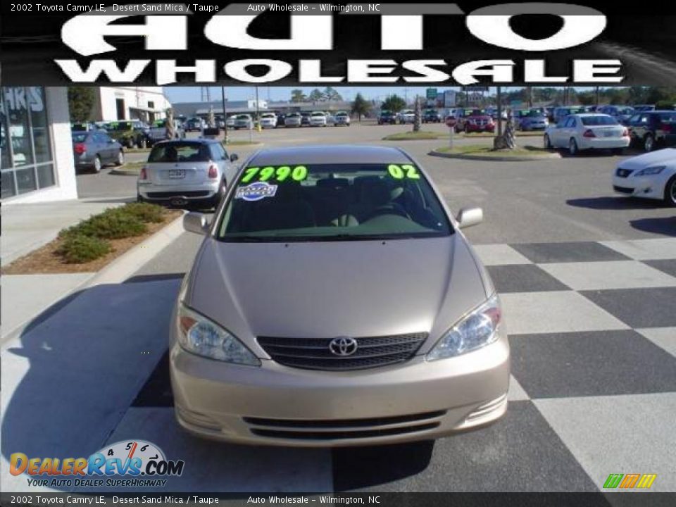 2002 Toyota Camry LE Desert Sand Mica / Taupe Photo #2