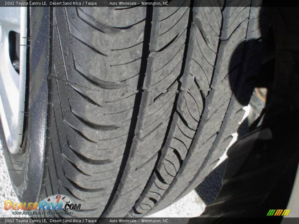 2002 Toyota Camry LE Desert Sand Mica / Taupe Photo #5