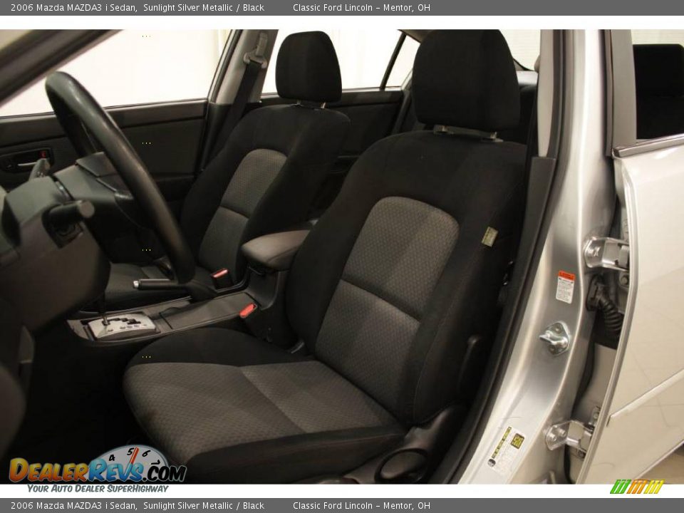 2006 Mazda MAZDA3 i Sedan Sunlight Silver Metallic / Black Photo #8