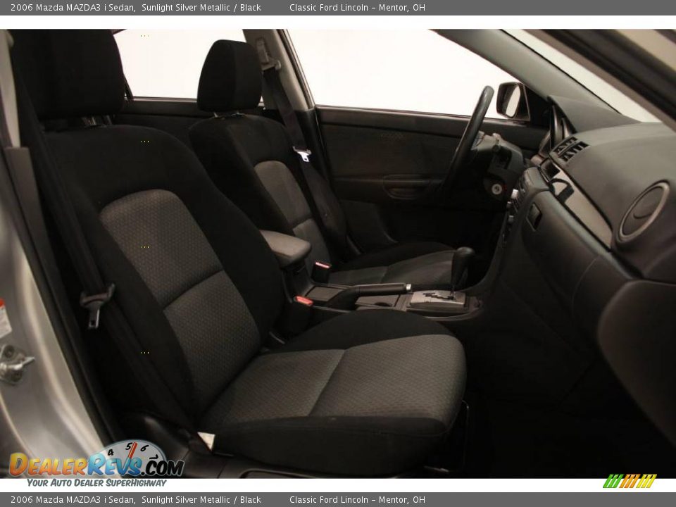 2006 Mazda MAZDA3 i Sedan Sunlight Silver Metallic / Black Photo #13