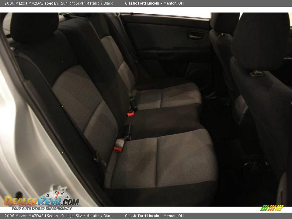 2006 Mazda MAZDA3 i Sedan Sunlight Silver Metallic / Black Photo #14