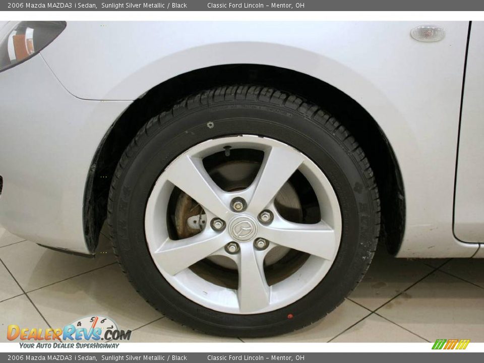 2006 Mazda MAZDA3 i Sedan Sunlight Silver Metallic / Black Photo #18
