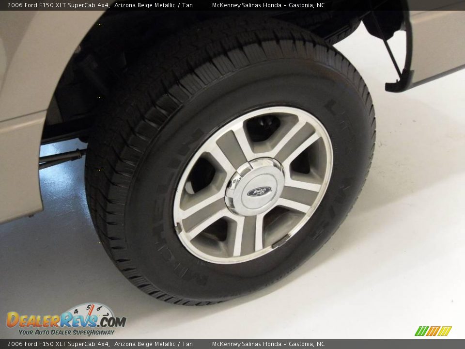2006 Ford F150 XLT SuperCab 4x4 Arizona Beige Metallic / Tan Photo #16